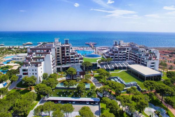 SELECTUM LUXURY RESORT